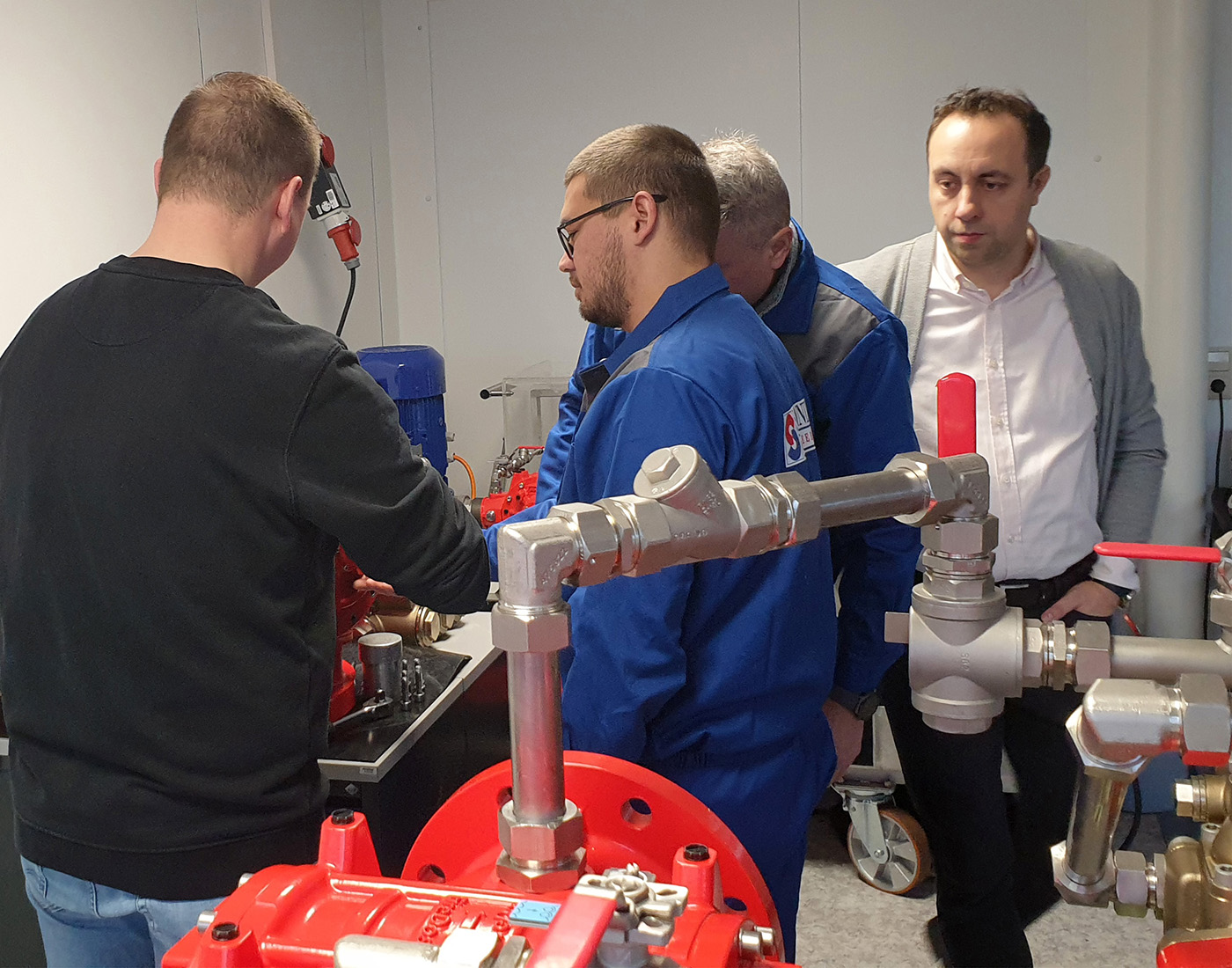 Sonnek-Mitarbeiter bei FireDos-Schulung in Wölfersheim Sonnek-Mitarbeiter bei FireDos-Schulung in Wölfersheim
