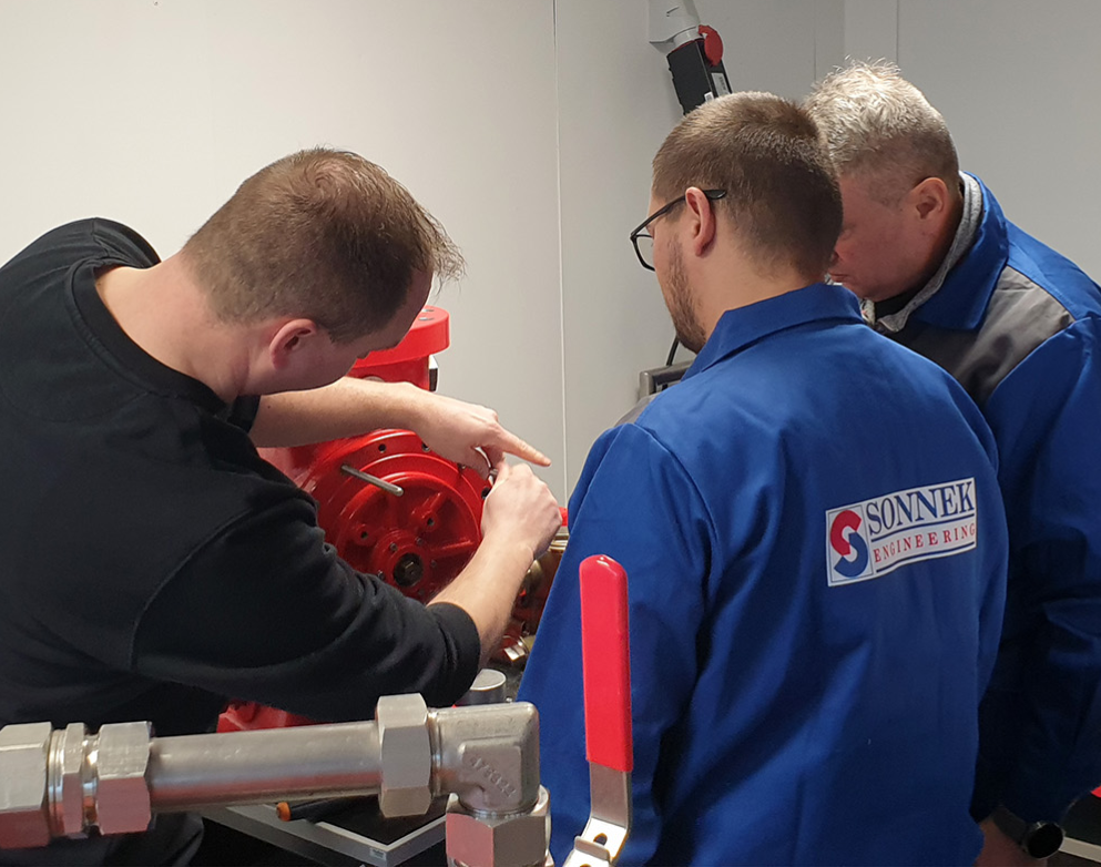 Sonnek-Mitarbeiter bei FireDos-Schulung in Wölfersheim Sonnek-Mitarbeiter bei FireDos-Schulung in Wölfersheim