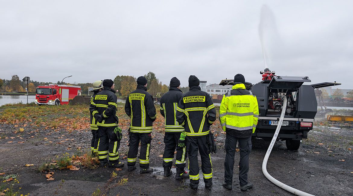Training der Feuerwehr Dortmund am FireDos M3 Löschmonitor