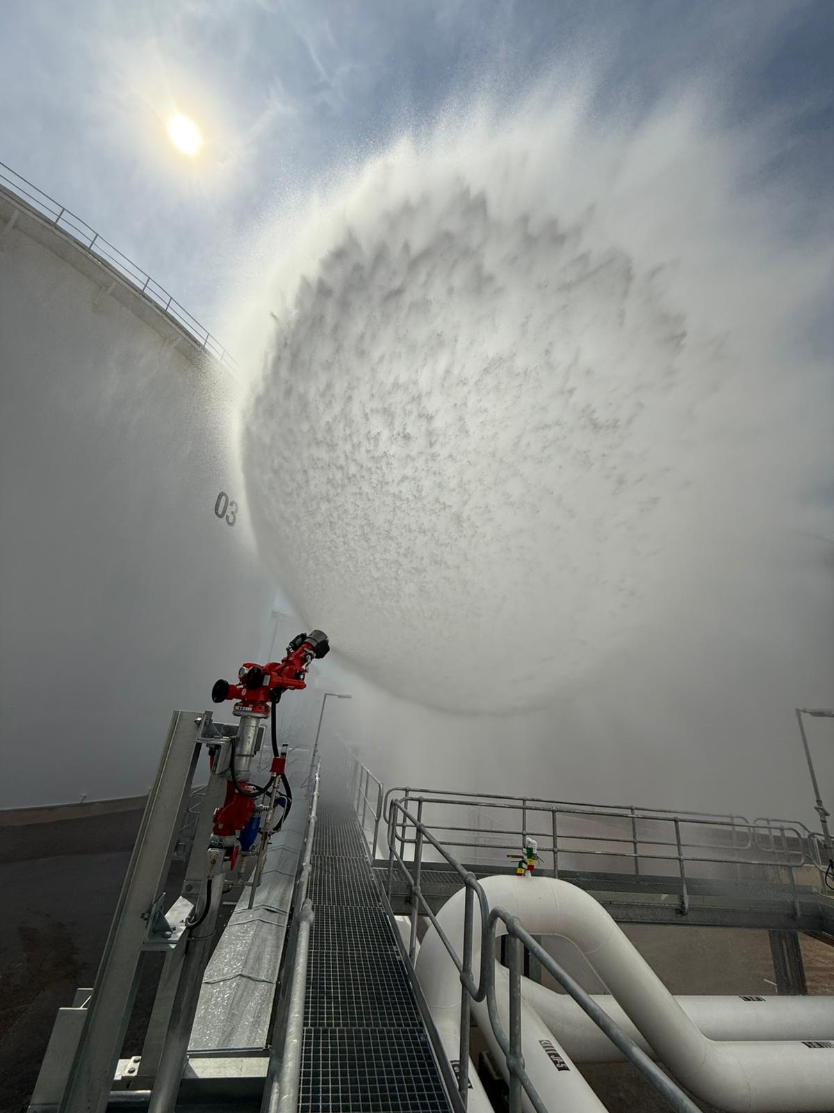 FireDos M3 fire monitor in spray jet mode FireDos M3 fire monitor in spray jet mode