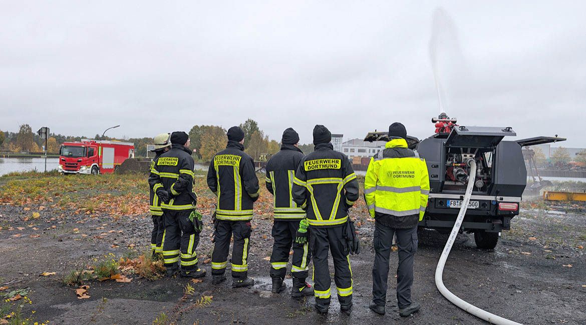 Training der Feuerwehr Dortmund am FireDos M3 Löschmonitor